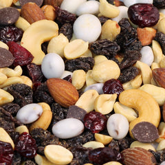 Trail Mix Greek Yogurt & Dark Chocolate - It's Delish